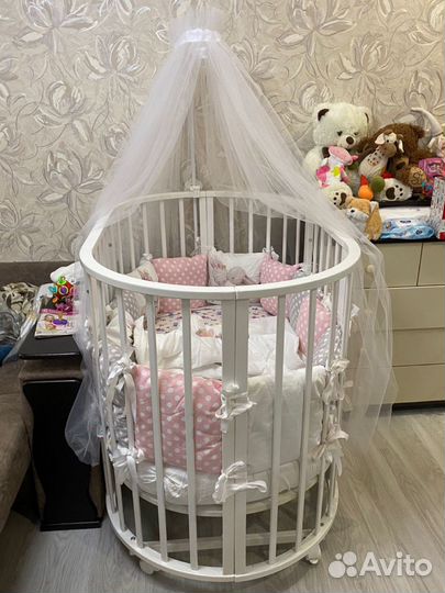 Детская кроватка с маятником круглая