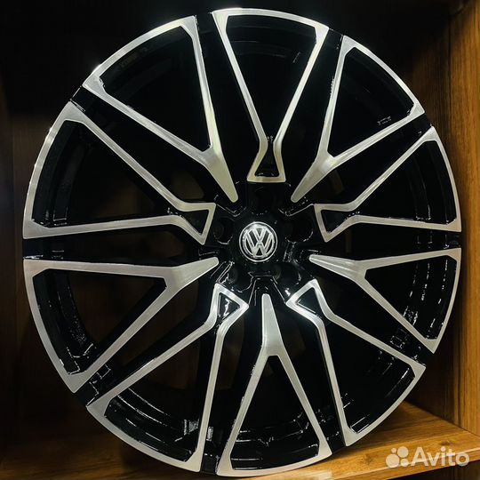 Диски R21 5x112 Volkswagen Touareg new Audi Q7 A8