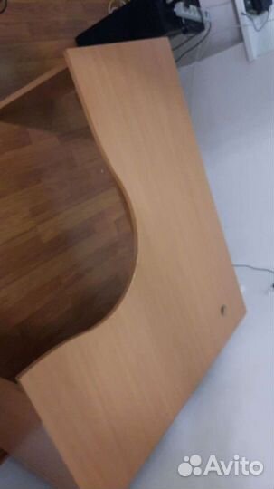 Офисный стол