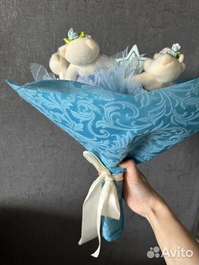 Букет из игрушек на выписку мальчика