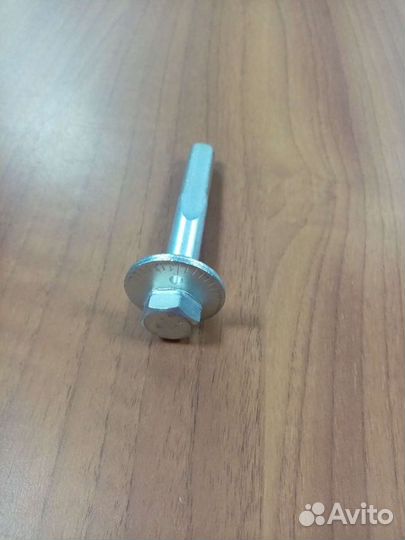 Болт сход-развала задний mitsubishi