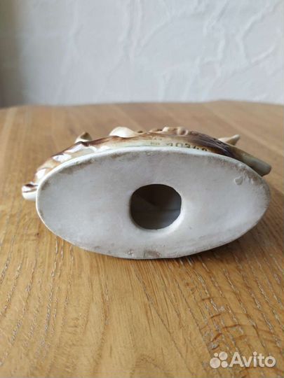 Статуэтка фарфор