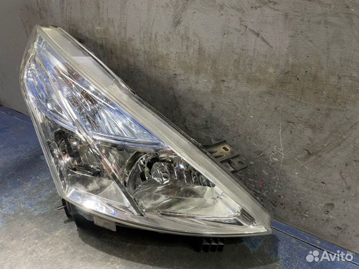 Фара ксенон правая Nissan Teana J32
