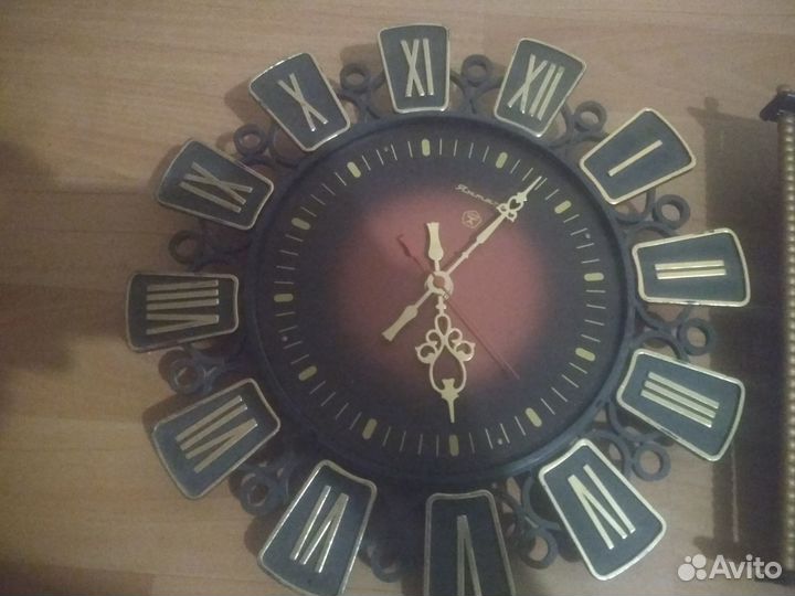 Настенные часы янтарь. СССР. запчасти