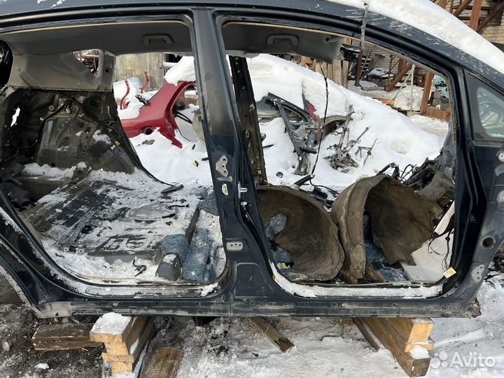 Порог правый Toyota Verso 09-18 левый руль