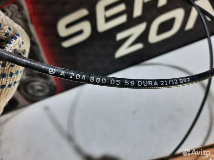 Трос открывания капота Mercedes-Benz W204