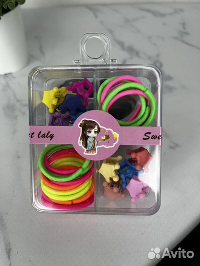 Пакетом Набор резинок и заколок в коробочке