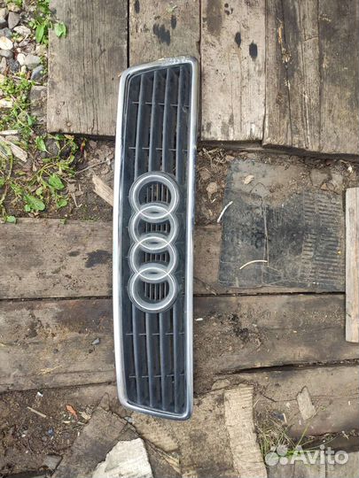 Решетка радиатора Audi A6C5 до 2001г