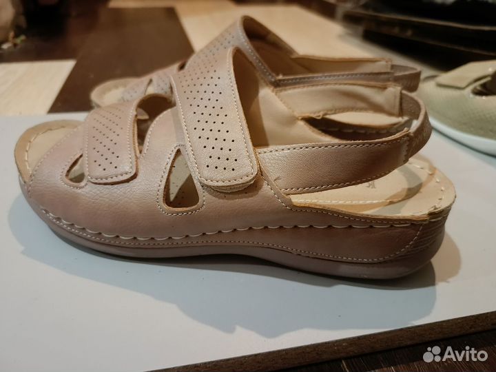 Босоножки женские