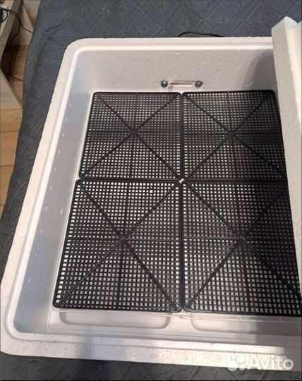 Инкубатор для яиц автоматический