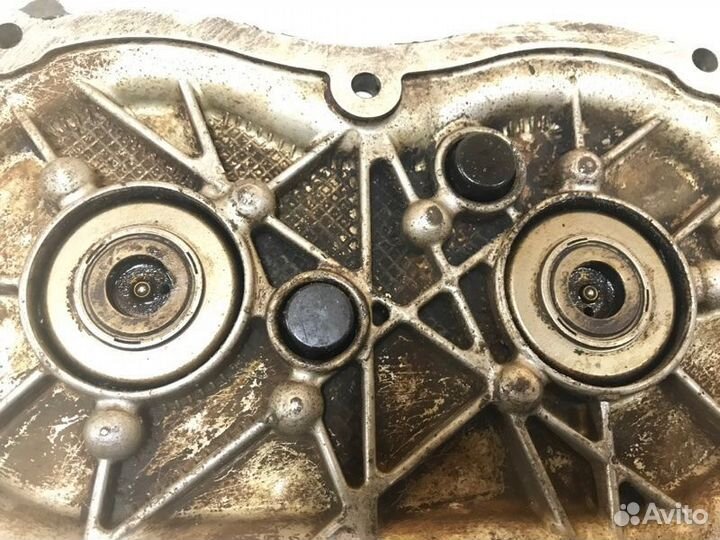 Крышка головки блока цилиндров Mercedes-Benz М272