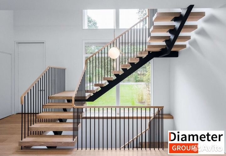 Солидная лестница на 2 этаж с поворотом