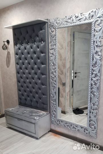 Зеркало настенное в резной раме