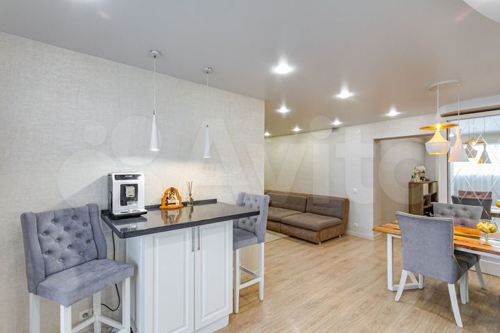 3-к. квартира, 82 м², 9/10 эт.