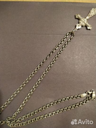 Серебряная цепь и крест