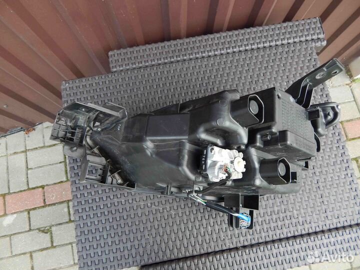 Фара правая Mazda CX-3 1 поколение (2015-2018)