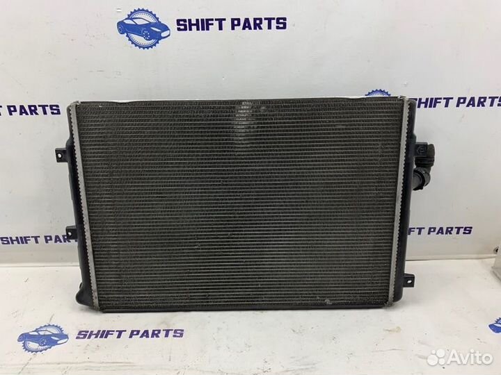 Радиатор охлаждения двигателя Audi Tt 8J 2008