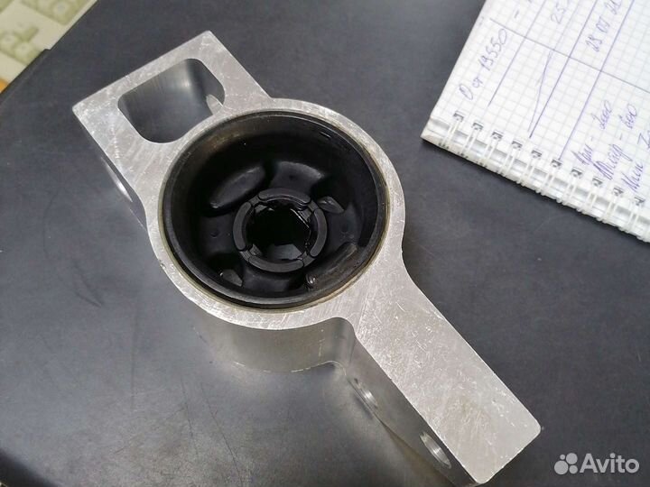 Сайленблок рычага с кроншейном Октавия Ети Гольф 5