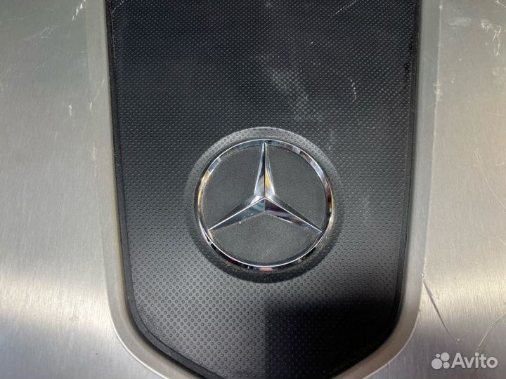 Декоративная крышка двигателя Mercedes-Benz