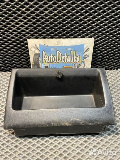 Крышка блока предохранителей VW Passat B3