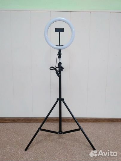 Кольцевая лампа 26 см со штативом