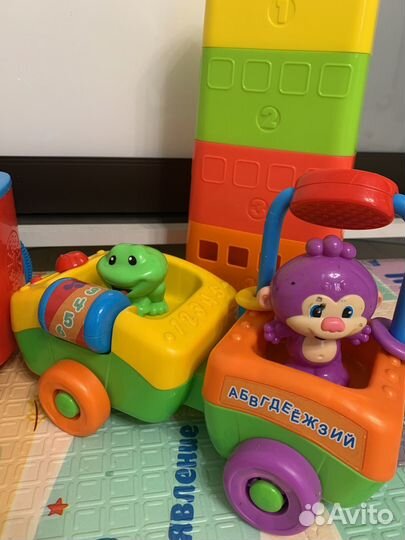 Паровозик fisher price и машина vtech