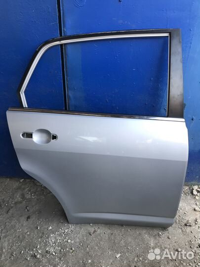 Задняя правая дверь Nissan Tiida 1