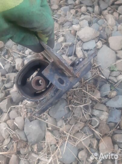 Подушка двигателя левая на Лифан Солано 1