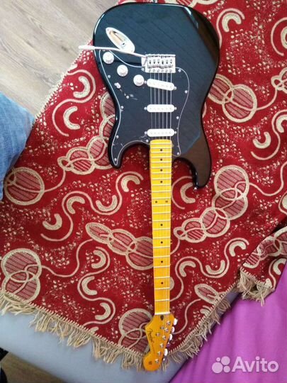 Электрогитара (Новая) fender stratocaster replica