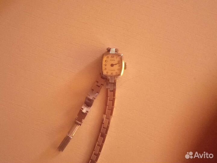 Часы наручные женские СССР Заря