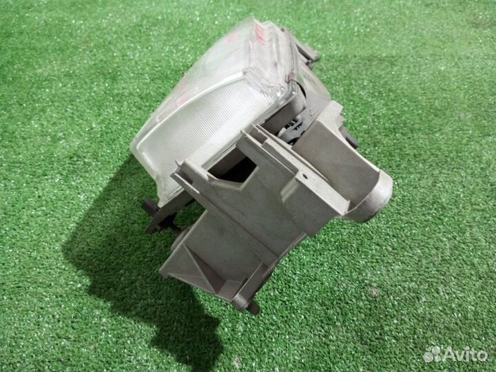 Фара галогеновая левая Mazda Demio