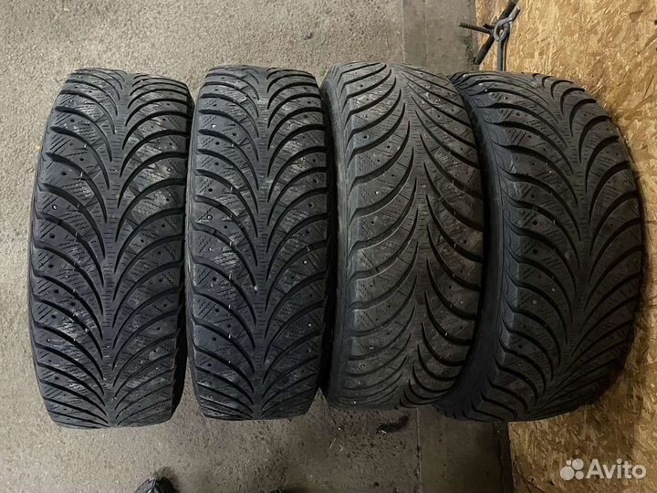 Goodyear UltraGrip Extreme 215/65 R16