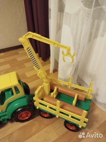 Игрушка трактор