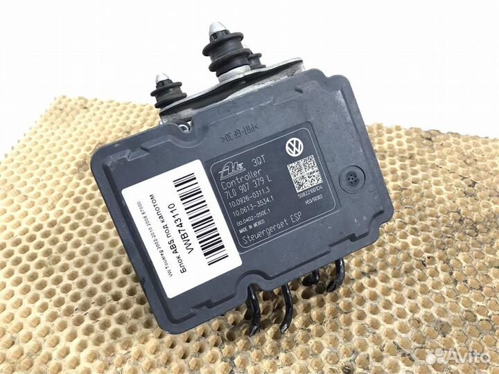 Блок ABS под капотом VW Touareg GP (7LA,7L6,7L7)