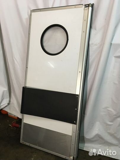 Дверь маятниковая