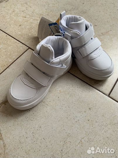 Кроссовки высокие