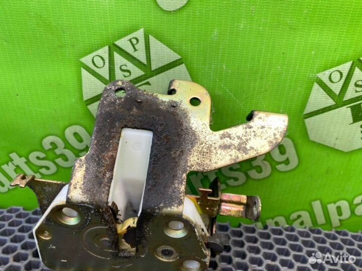 Замок двери задний левый Mazda Mpv LW5W GY-DE 2.5