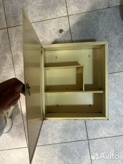 Шкафчик аптечка