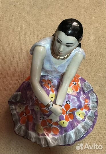 Статуэтка Цыганка Земфира сидящая Дулево СССР