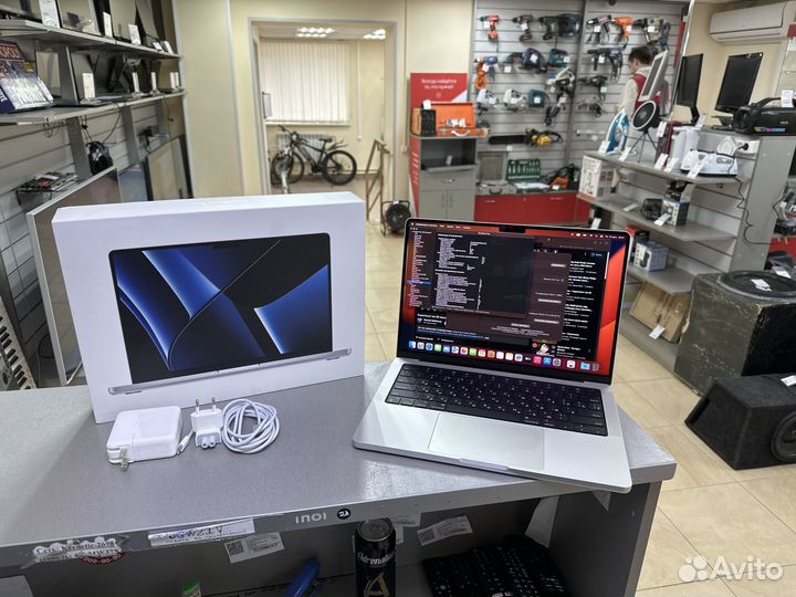 Apple macbook pro 14,4 M2 Pro 2023