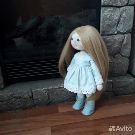Вязаная кукла ручной работы