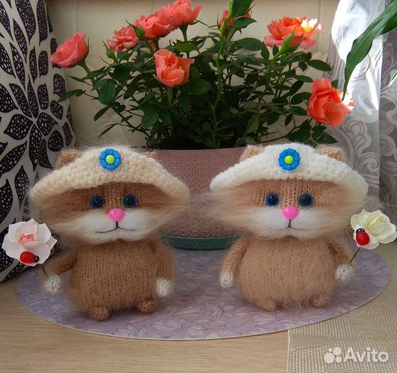 Вязаные коты (ручная работа)