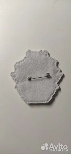 Значок-вышивка 