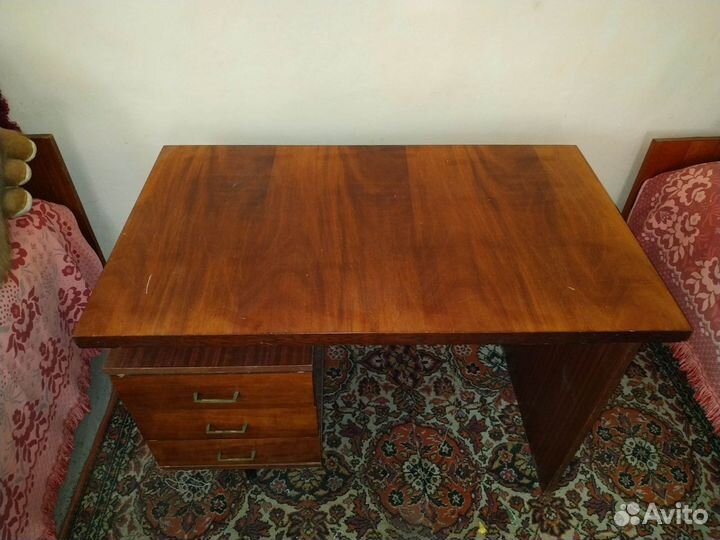 Письменный стол