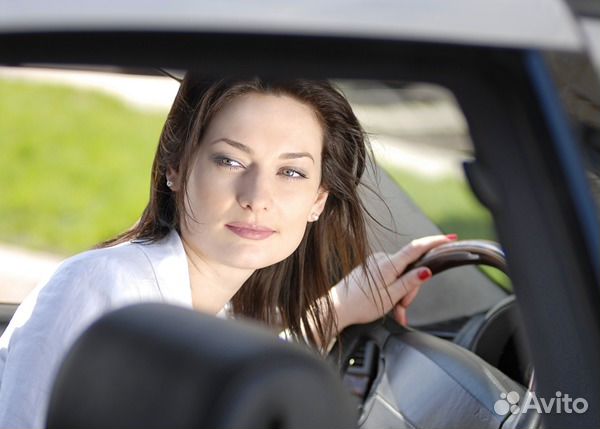 Женщина-автоинструктор, инструктор по вождению