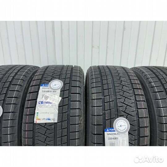 Triangle Snowlink TWT02 245/45 R19