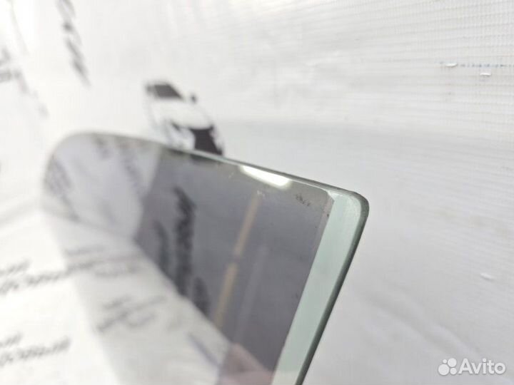 Стекло двери переднее левое Toyota Camry 50