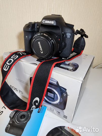 Зеркальная камера Canon EOS 7D kit Canon 50 f 1.8