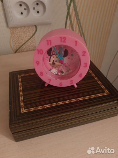 Замок, набор медика, будильник, посудка