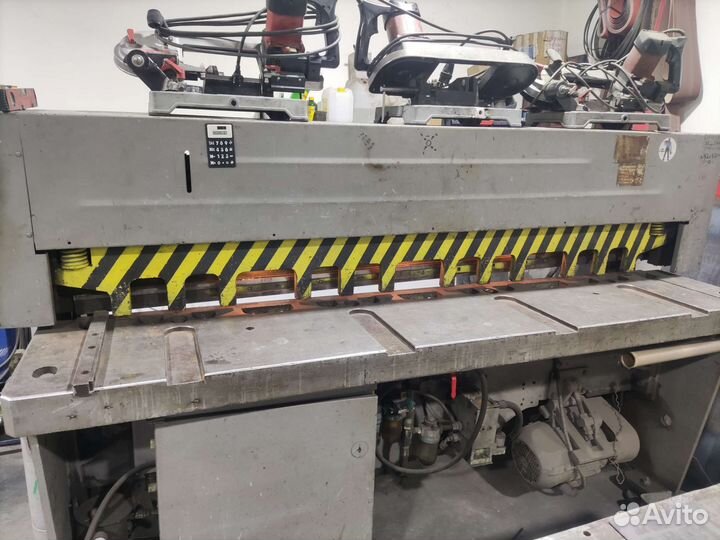 Рубка металла на гильотине